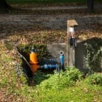 Odwierty pod pompę ciepła: ile metrów potrzebuje dom 150 m²? System rur wodnych w